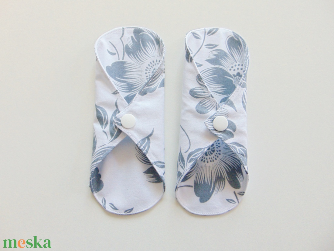 Mosható tisztasági betét (2 db/cs) szürke virág mintás / mosható textil betét, mosibetét, zero waste - szépségápolás - intim higiénia - tisztasági betét - Meska.hu Mosható tisztasági betét (2 db/cs) szürke virág mintás / mosható textil betét, mosibetét, zero waste - szépségápolás - intim higiénia - tisztasági betét - Meska.hu