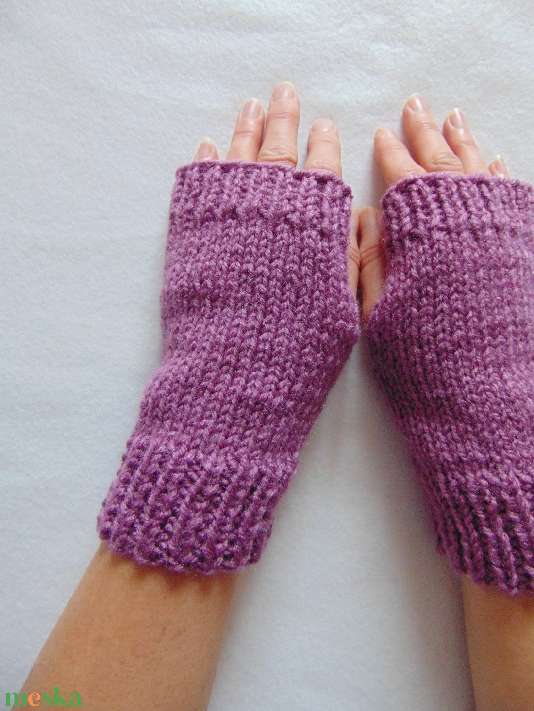 Goré- kötött kézmelegítő. M-L méretű. Puha, meleg és elegáns, rövid kötött kézmelegítő/ ujjatlan kesztyű - ruha & divat - sál, sapka, kendő - kesztyű - Meska.hu