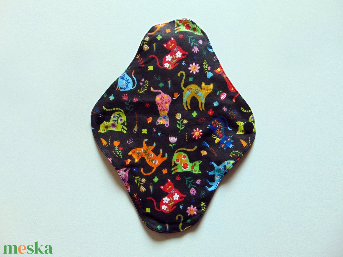 24 cm-es mosható női betét- virágos cicák-fekete /intimbetét, mosható textil betét, környezetbarát termék - szépségápolás - intim higiénia - intimbetét - Meska.hu 24 cm-es mosható női betét- virágos cicák-fekete /intimbetét, mosható textil betét, környezetbarát termék - szépségápolás - intim higiénia - intimbetét - Meska.hu