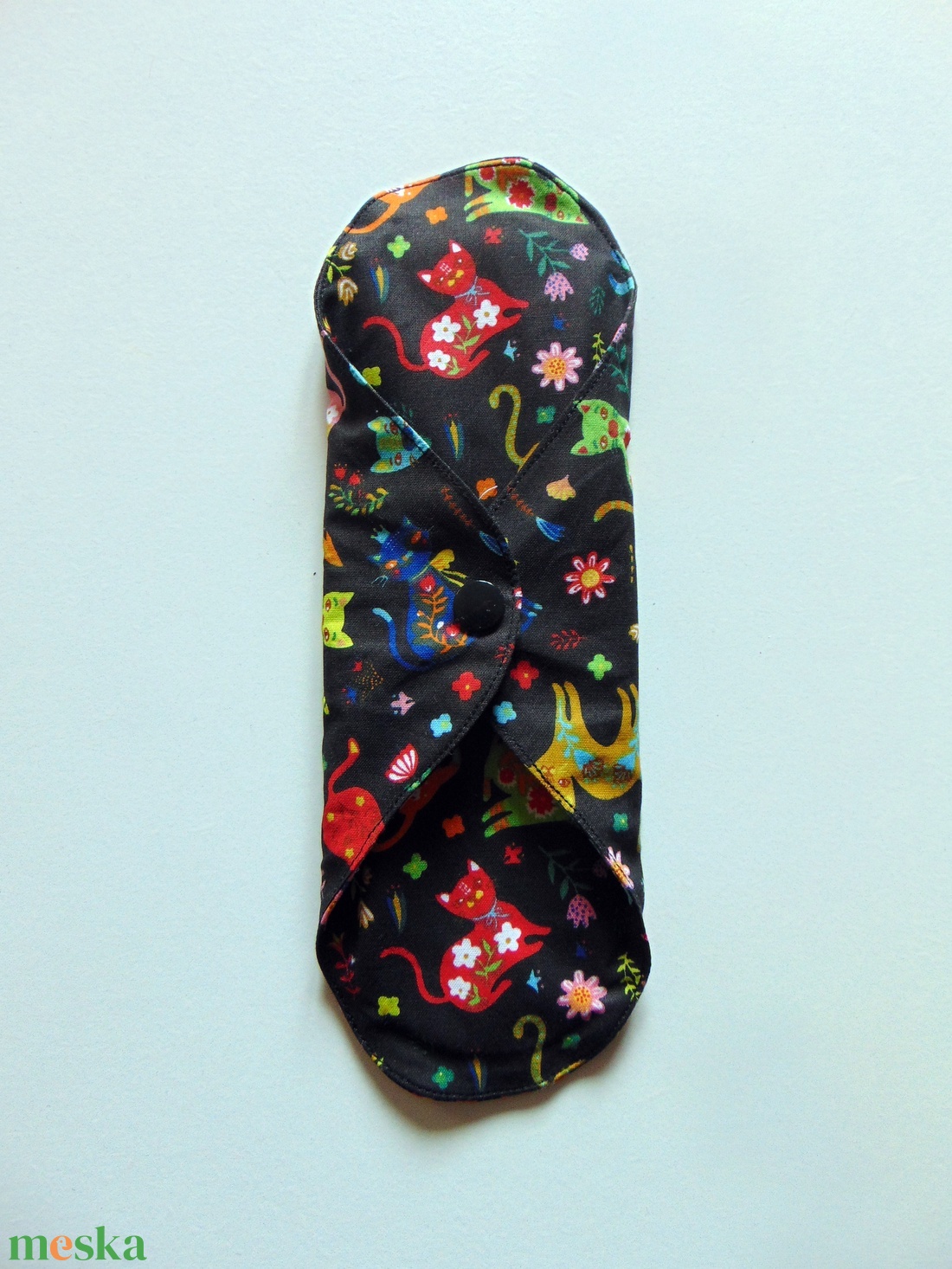 24 cm-es mosható női betét- virágos cicák-fekete /intimbetét, mosható textil betét, környezetbarát termék - szépségápolás - intim higiénia - intimbetét - Meska.hu 24 cm-es mosható női betét- virágos cicák-fekete /intimbetét, mosható textil betét, környezetbarát termék - szépségápolás - intim higiénia - intimbetét - Meska.hu