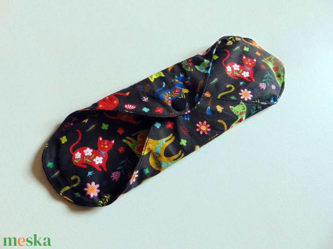 24 cm-es mosható női betét- virágos cicák-fekete /intimbetét, mosható textil betét, környezetbarát termék - szépségápolás - intim higiénia - intimbetét - Meska.hu 24 cm-es mosható női betét- virágos cicák-fekete /intimbetét, mosható textil betét, környezetbarát termék - szépségápolás - intim higiénia - intimbetét - Meska.hu