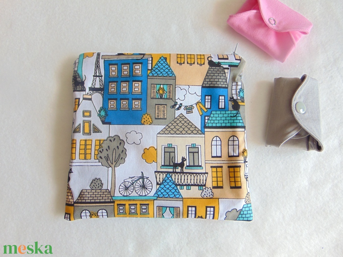 Betét tartó tasak 19 x 17,5 cm- kék-sárga cicák a háztetőn mintás/ betét tárolás, lélegző, vízhatlan béléssel - szépségápolás - intim higiénia - egészségügyi tartó - Meska.hu Betét tartó tasak 19 x 17,5 cm- kék-sárga cicák a háztetőn mintás/ betét tárolás, lélegző, vízhatlan béléssel - szépségápolás - intim higiénia - egészségügyi tartó - Meska.hu