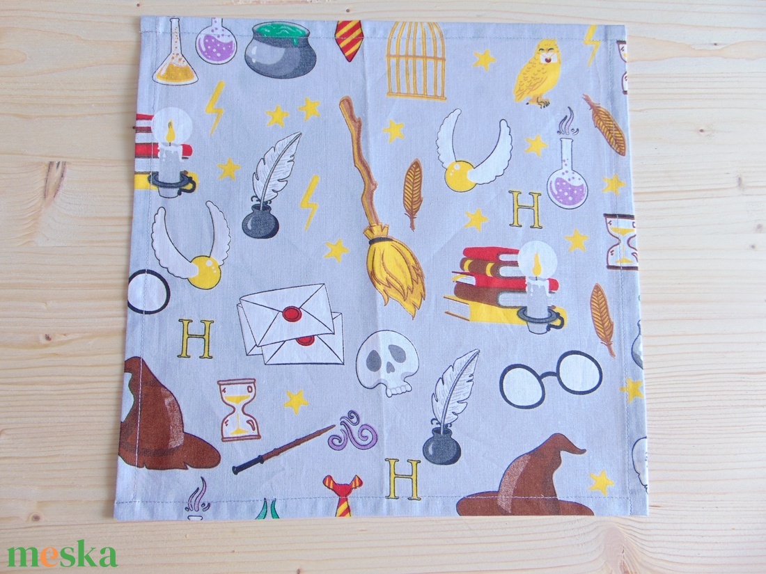 Textil szalvéta: varázsló mintás / környezetbarát, pamutvászon szalvéta - táska & tok - uzsonna- & ebéd tartó - szendvics csomagoló - Meska.hu Textil szalvéta: varázsló mintás / környezetbarát, pamutvászon szalvéta - táska & tok - uzsonna- & ebéd tartó - szendvics csomagoló - Meska.hu
