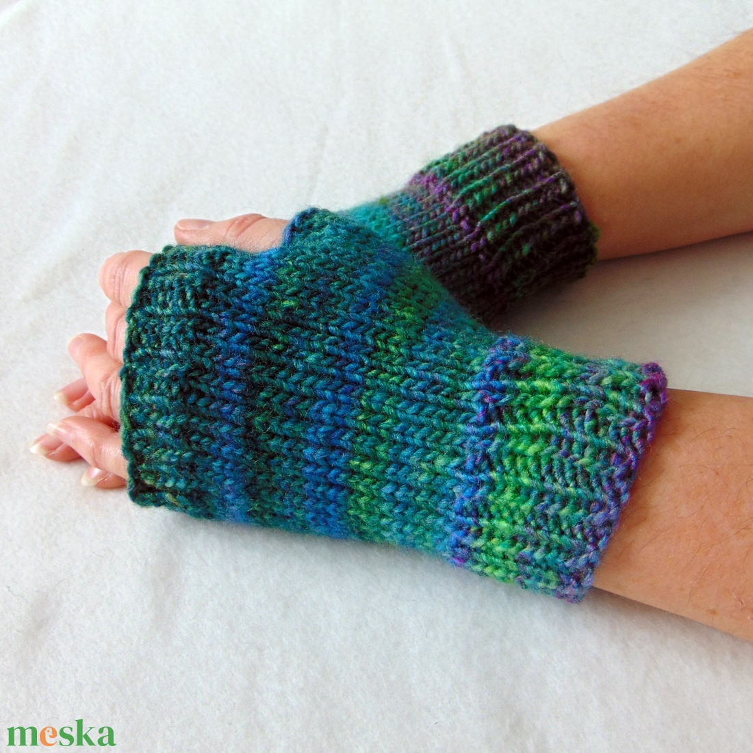 Blue - kötött kézmelegítő. Xs-S méretű. Puha, meleg és elegáns, rövid kötött kézmelegítő/ ujjatlan kesztyű - ruha & divat - sál, sapka, kendő - kesztyű - Meska.hu