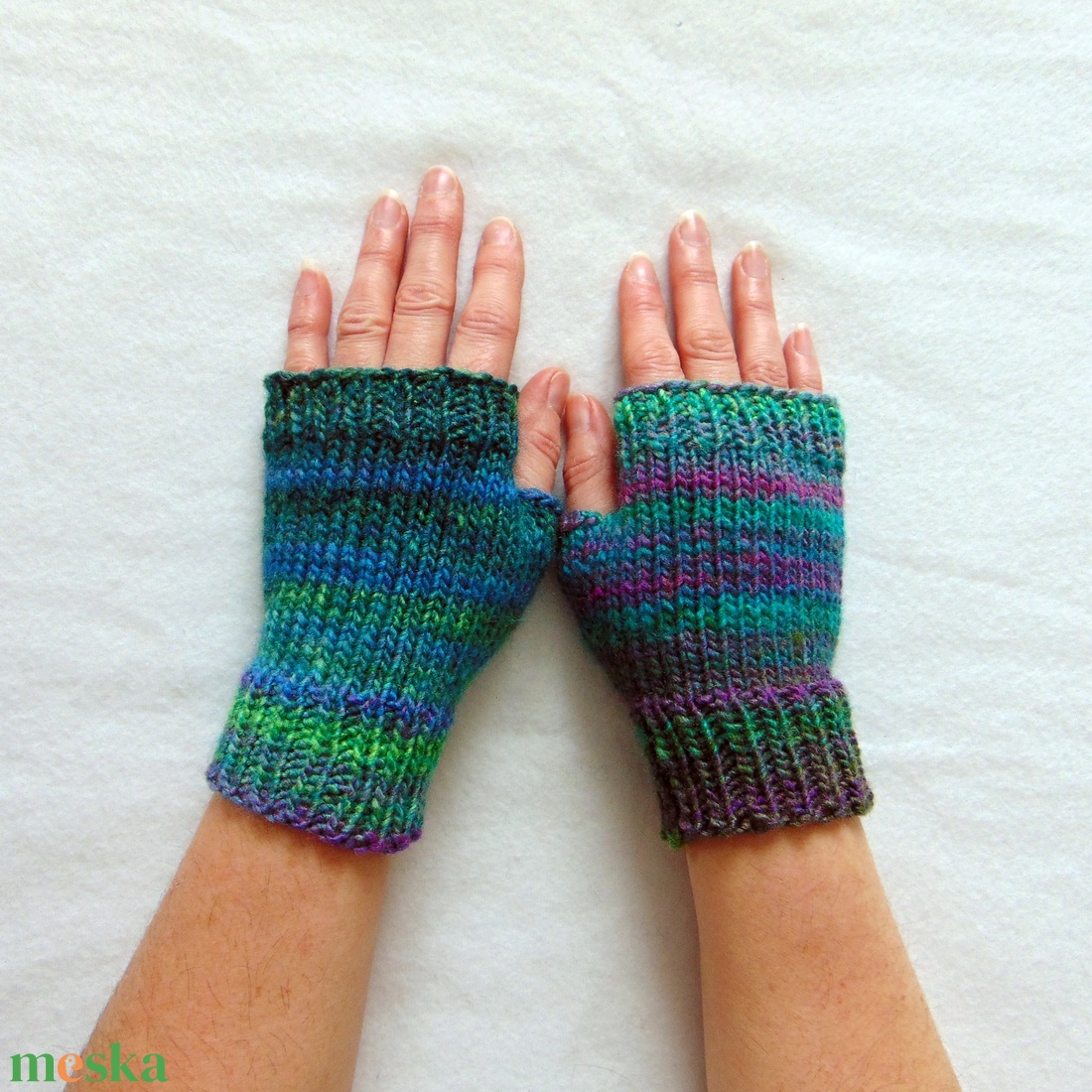 Blue - kötött kézmelegítő. Xs-S méretű. Puha, meleg és elegáns, rövid kötött kézmelegítő/ ujjatlan kesztyű - ruha & divat - sál, sapka, kendő - kesztyű - Meska.hu