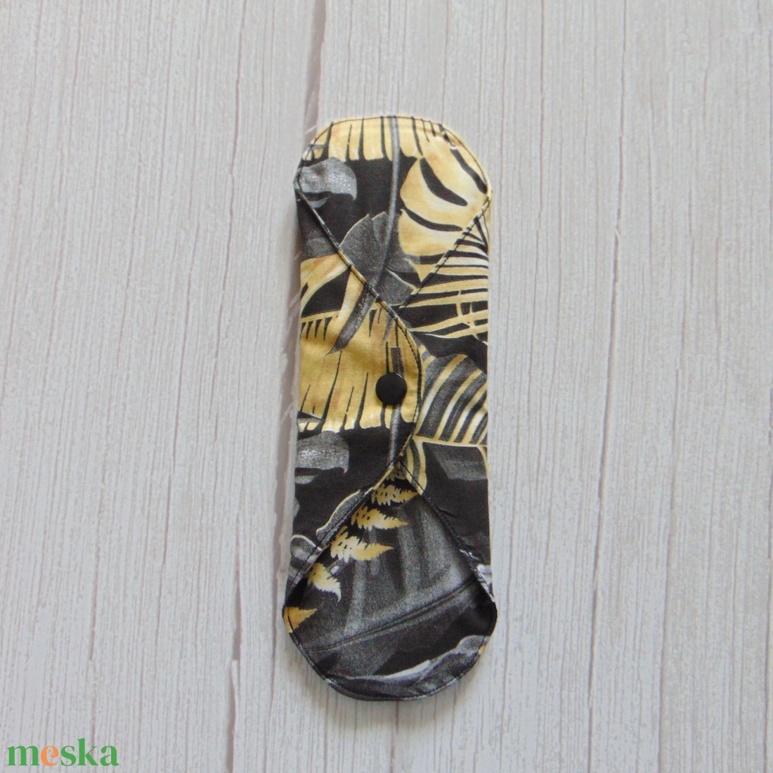 24 cm-es mosható női betét- fekete, szürke-arany levél mintás /intimbetét, mosható textil betét, környezetbarát termék - szépségápolás - intim higiénia - intimbetét - Meska.hu