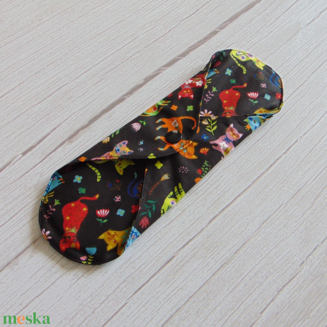24 cm-es mosható női betét- virágos cicák-fekete /intimbetét, mosható textil betét, környezetbarát termék - szépségápolás - intim higiénia - intimbetét - Meska.hu 24 cm-es mosható női betét- virágos cicák-fekete /intimbetét, mosható textil betét, környezetbarát termék - szépségápolás - intim higiénia - intimbetét - Meska.hu