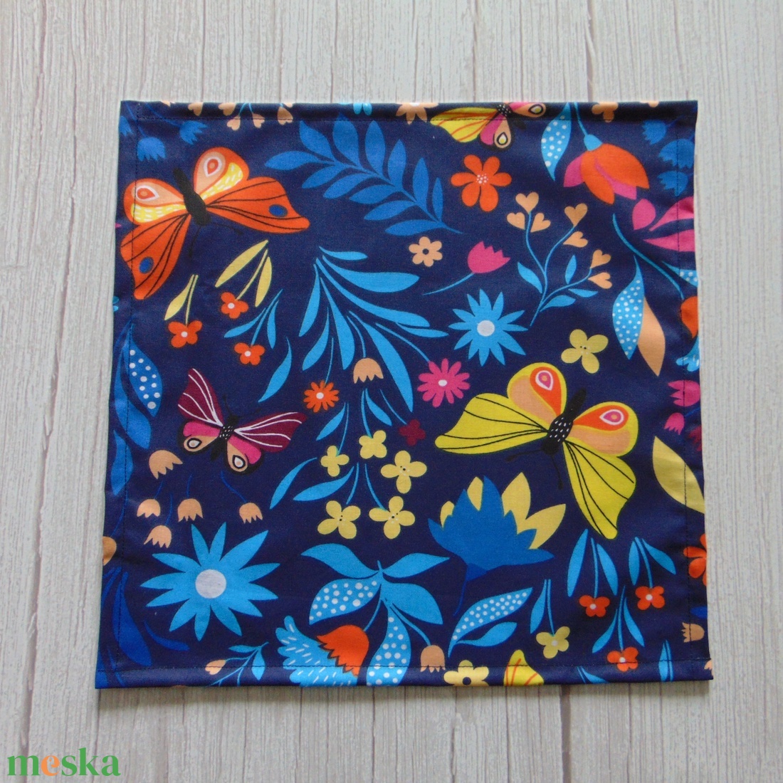 Textil szalvéta: lepkék- virágok, kék - táska & tok - uzsonna- & ebéd tartó - szendvics csomagoló - Meska.hu Textil szalvéta: lepkék- virágok, kék - táska & tok - uzsonna- & ebéd tartó - szendvics csomagoló - Meska.hu