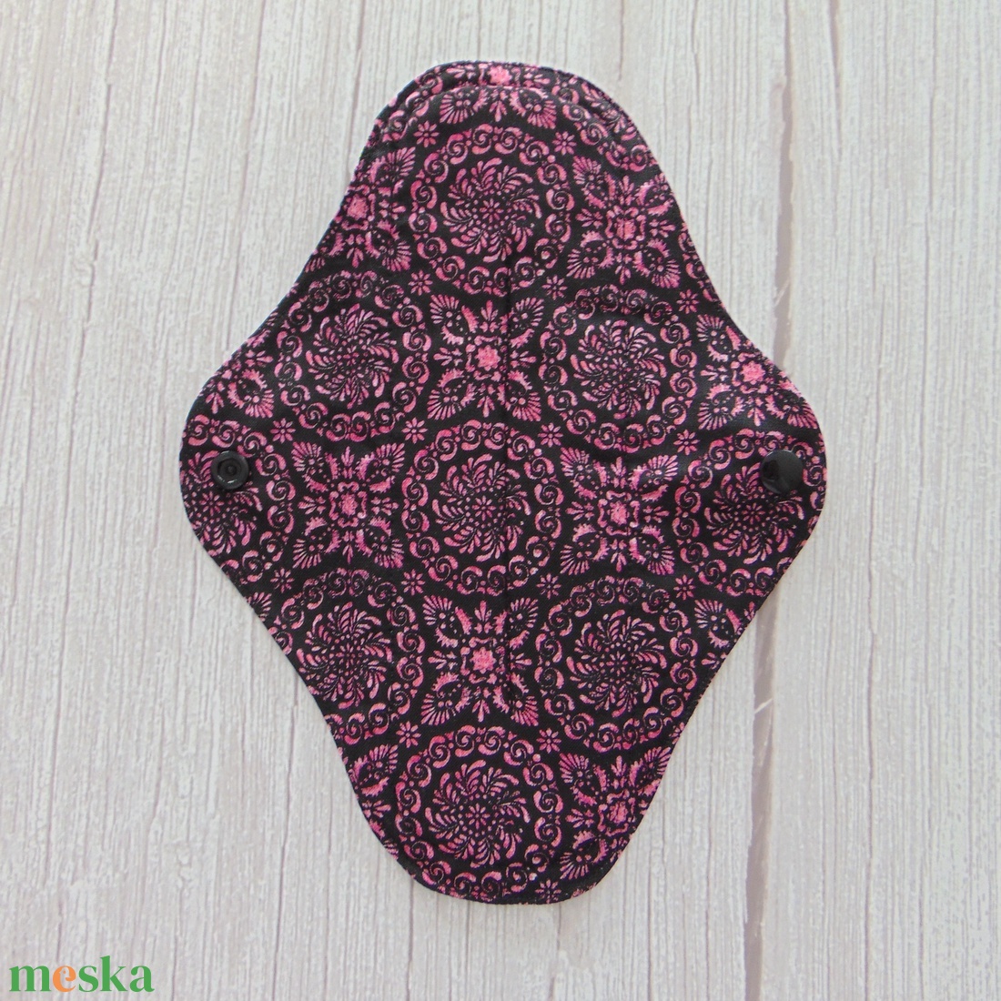 24 cm-es mosható betét / rózsaszín- fekete mintás - szépségápolás - intim higiénia - intimbetét - Meska.hu 24 cm-es mosható betét / rózsaszín- fekete mintás - szépségápolás - intim higiénia - intimbetét - Meska.hu