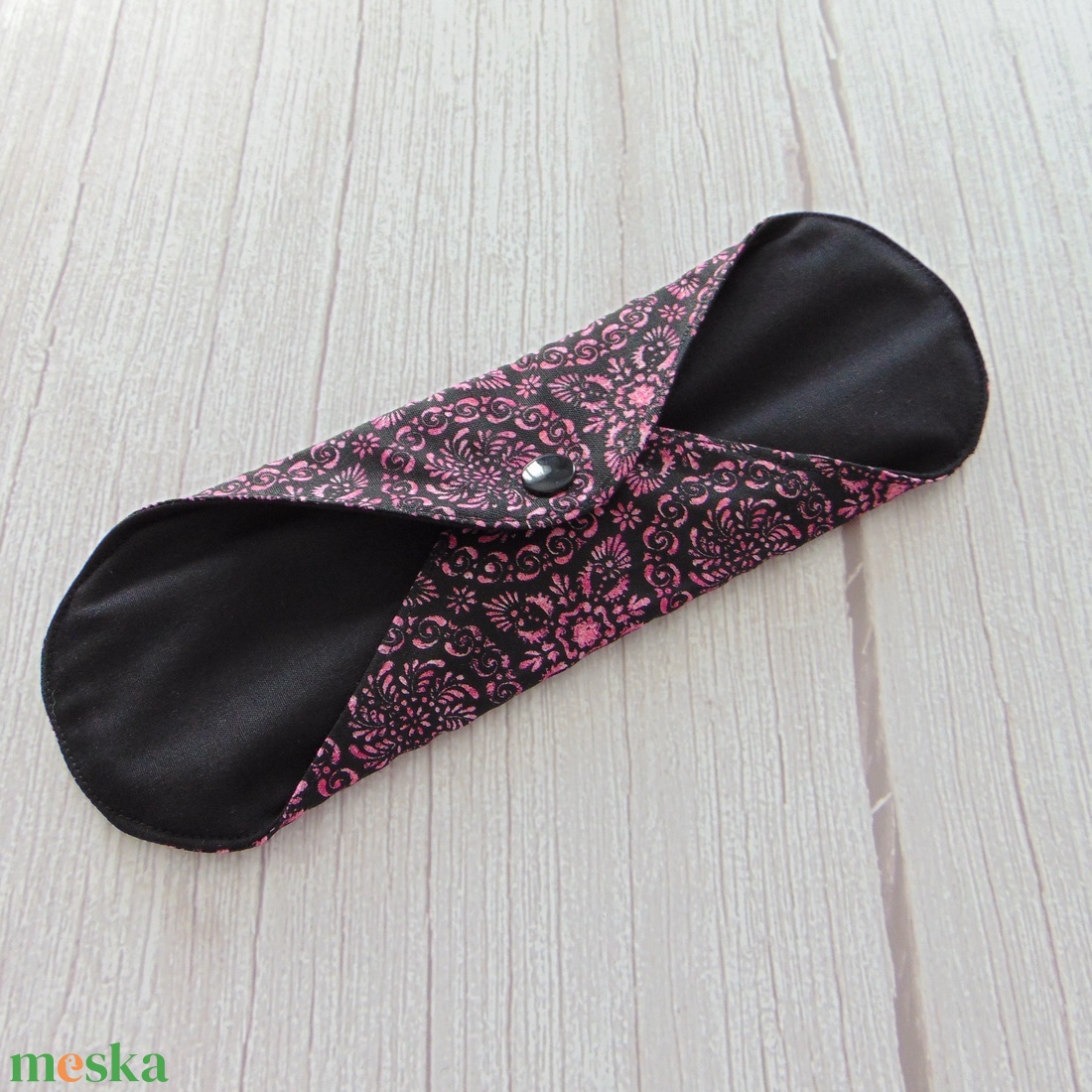 24 cm-es mosható betét / rózsaszín- fekete mintás - szépségápolás - intim higiénia - intimbetét - Meska.hu 24 cm-es mosható betét / rózsaszín- fekete mintás - szépségápolás - intim higiénia - intimbetét - Meska.hu