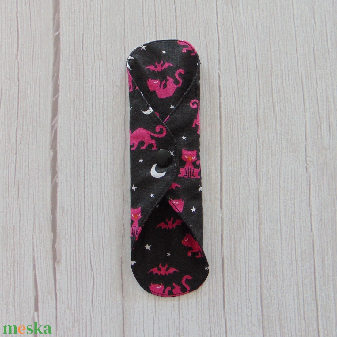 Tisztasági betét : pink cicák - fekete / mosható textil betét - szépségápolás - intim higiénia - tisztasági betét - Meska.hu