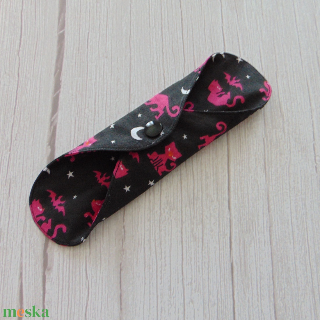 Tisztasági betét : pink cicák - fekete / mosható textil betét - szépségápolás - intim higiénia - tisztasági betét - Meska.hu