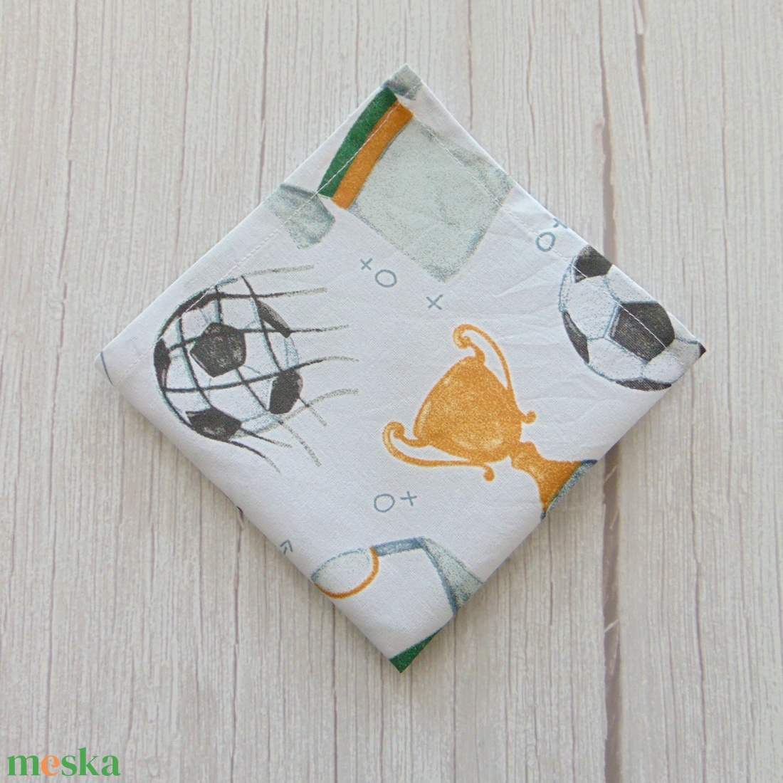 Textil szalvéta: foci és kupa mintás - táska & tok - uzsonna- & ebéd tartó - szendvics csomagoló - Meska.hu Textil szalvéta: foci és kupa mintás - táska & tok - uzsonna- & ebéd tartó - szendvics csomagoló - Meska.hu