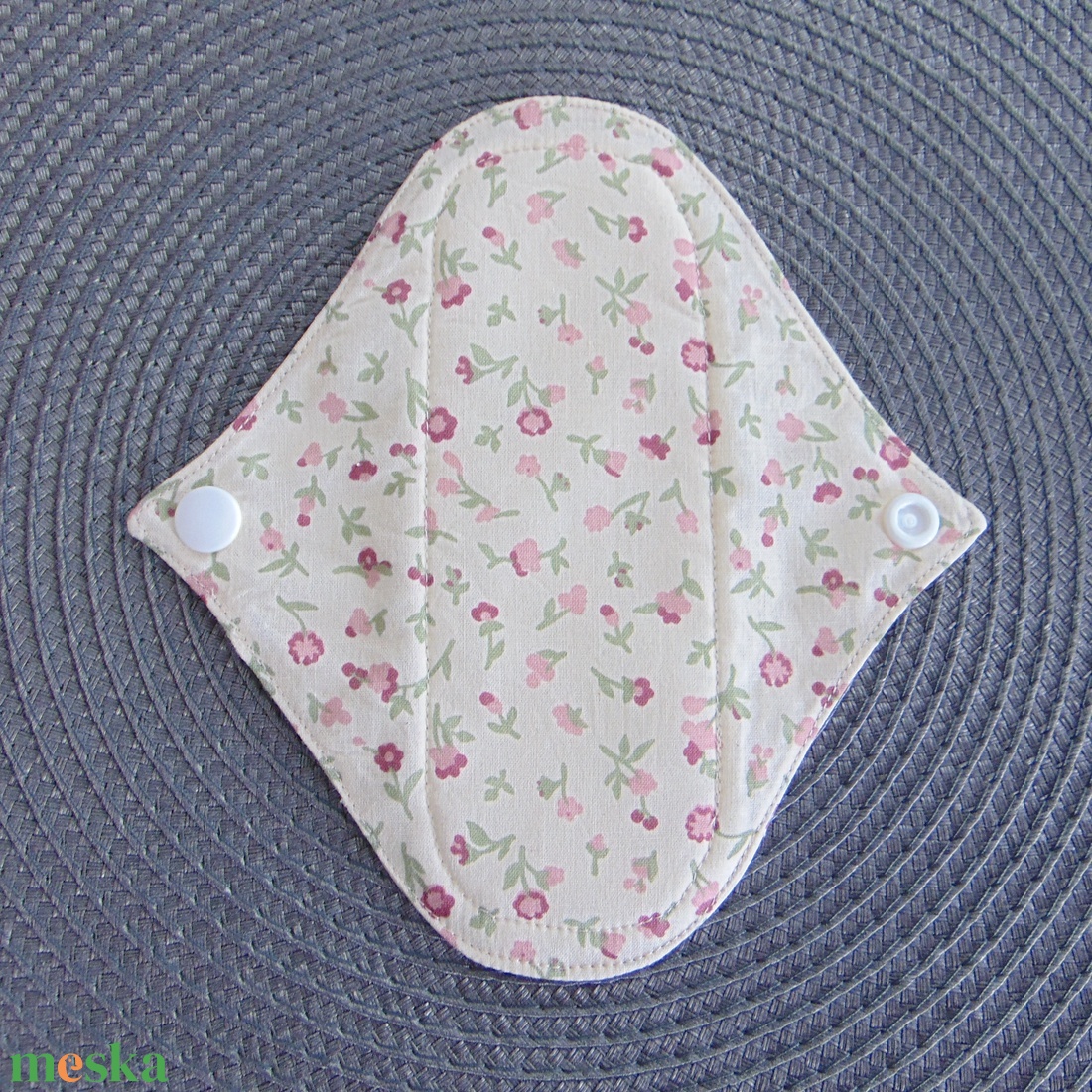 17 cm-es Mini betét / pasztell rózsaszín virágok - szépségápolás - intim higiénia - intimbetét - Meska.hu 17 cm-es Mini betét / pasztell rózsaszín virágok - szépségápolás - intim higiénia - intimbetét - Meska.hu