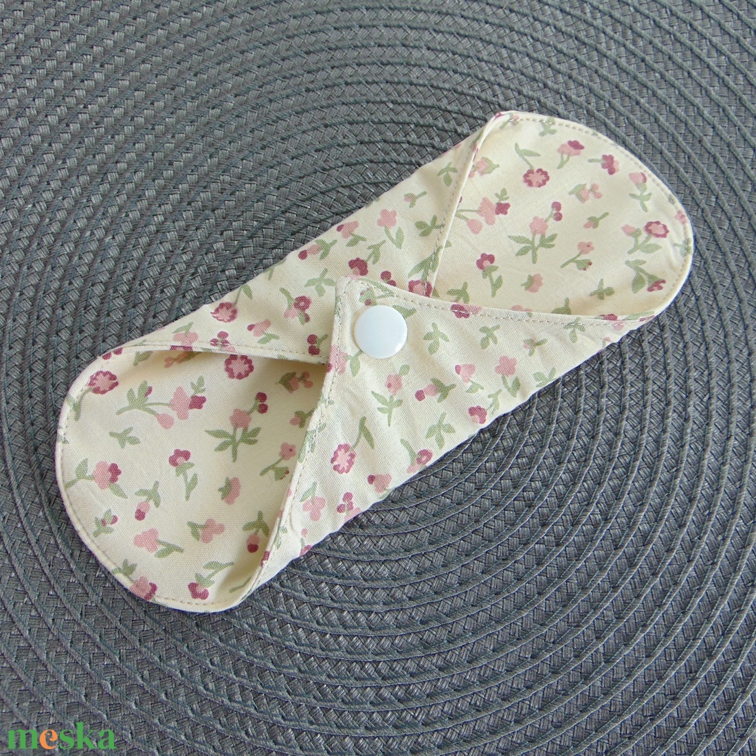 17 cm-es Mini betét / pasztell rózsaszín virágok - szépségápolás - intim higiénia - intimbetét - Meska.hu 17 cm-es Mini betét / pasztell rózsaszín virágok - szépségápolás - intim higiénia - intimbetét - Meska.hu