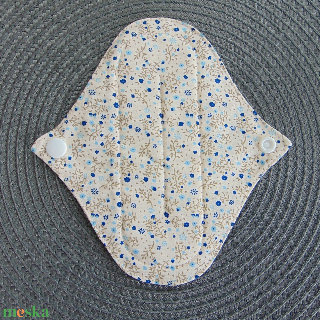 17 cm-es Mini betét / apró kék virágok - szépségápolás - intim higiénia - intimbetét - Meska.hu 17 cm-es Mini betét / apró kék virágok - szépségápolás - intim higiénia - intimbetét - Meska.hu