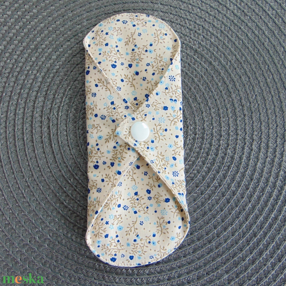 17 cm-es Mini betét / apró kék virágok - szépségápolás - intim higiénia - intimbetét - Meska.hu 17 cm-es Mini betét / apró kék virágok - szépségápolás - intim higiénia - intimbetét - Meska.hu