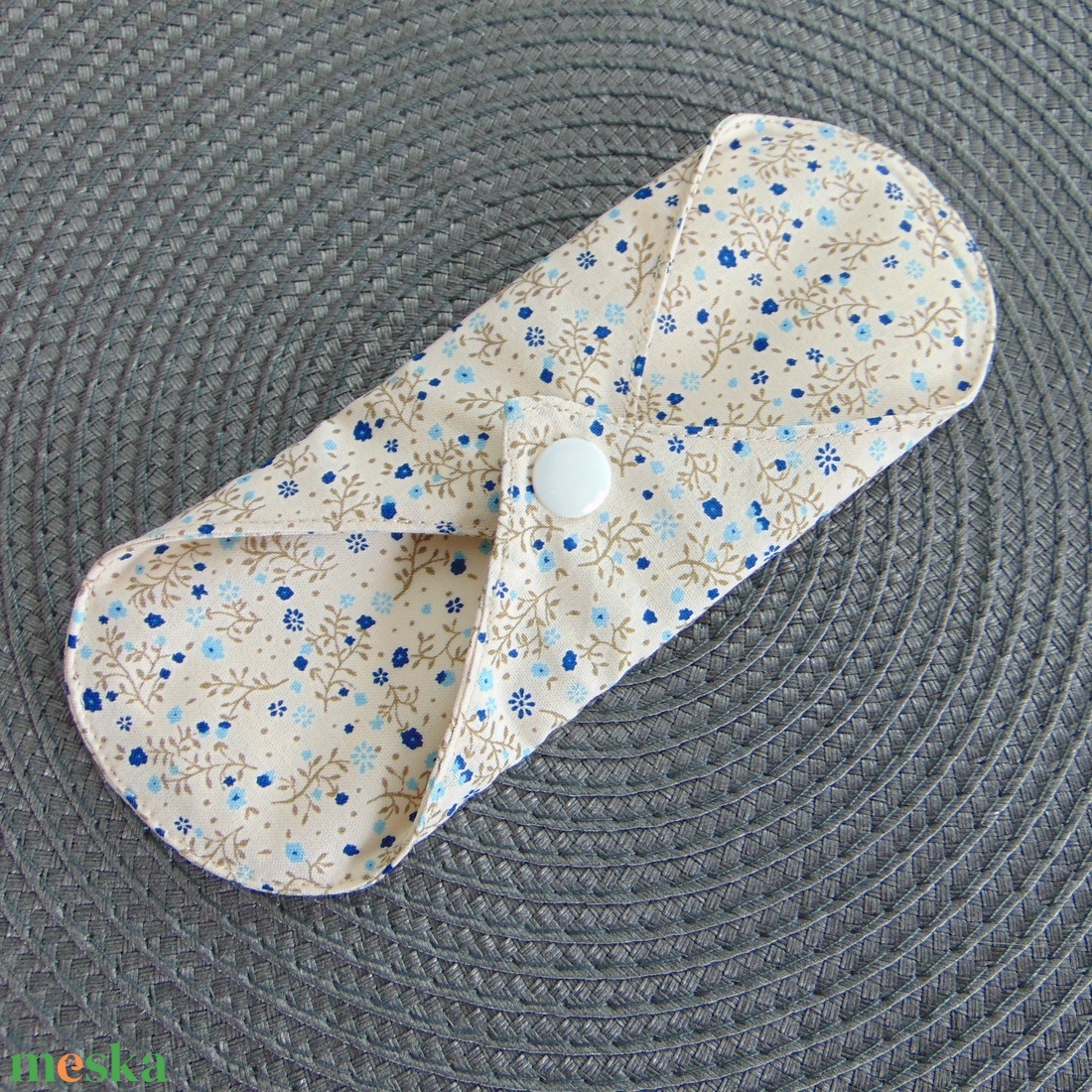 17 cm-es Mini betét / apró kék virágok - szépségápolás - intim higiénia - intimbetét - Meska.hu 17 cm-es Mini betét / apró kék virágok - szépségápolás - intim higiénia - intimbetét - Meska.hu