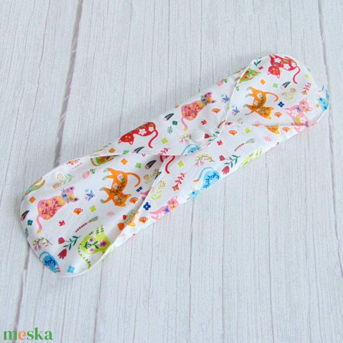 31 cm-es mosható betét / színes cicák virágban - szépségápolás - intim higiénia - intimbetét - Meska.hu 31 cm-es mosható betét / színes cicák virágban - szépségápolás - intim higiénia - intimbetét - Meska.hu