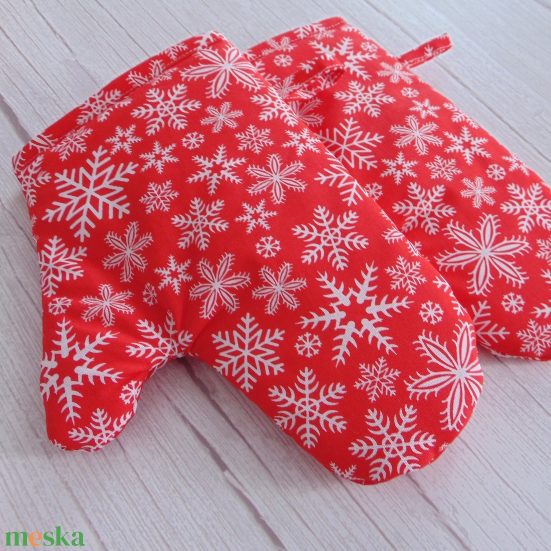 Edényfogó kesztyű / piros - fehér hópehely mintás - otthon & életmód - konyhafelszerelés, tálalás - konyhai textil - edényfogó & edényfedő - Meska.hu