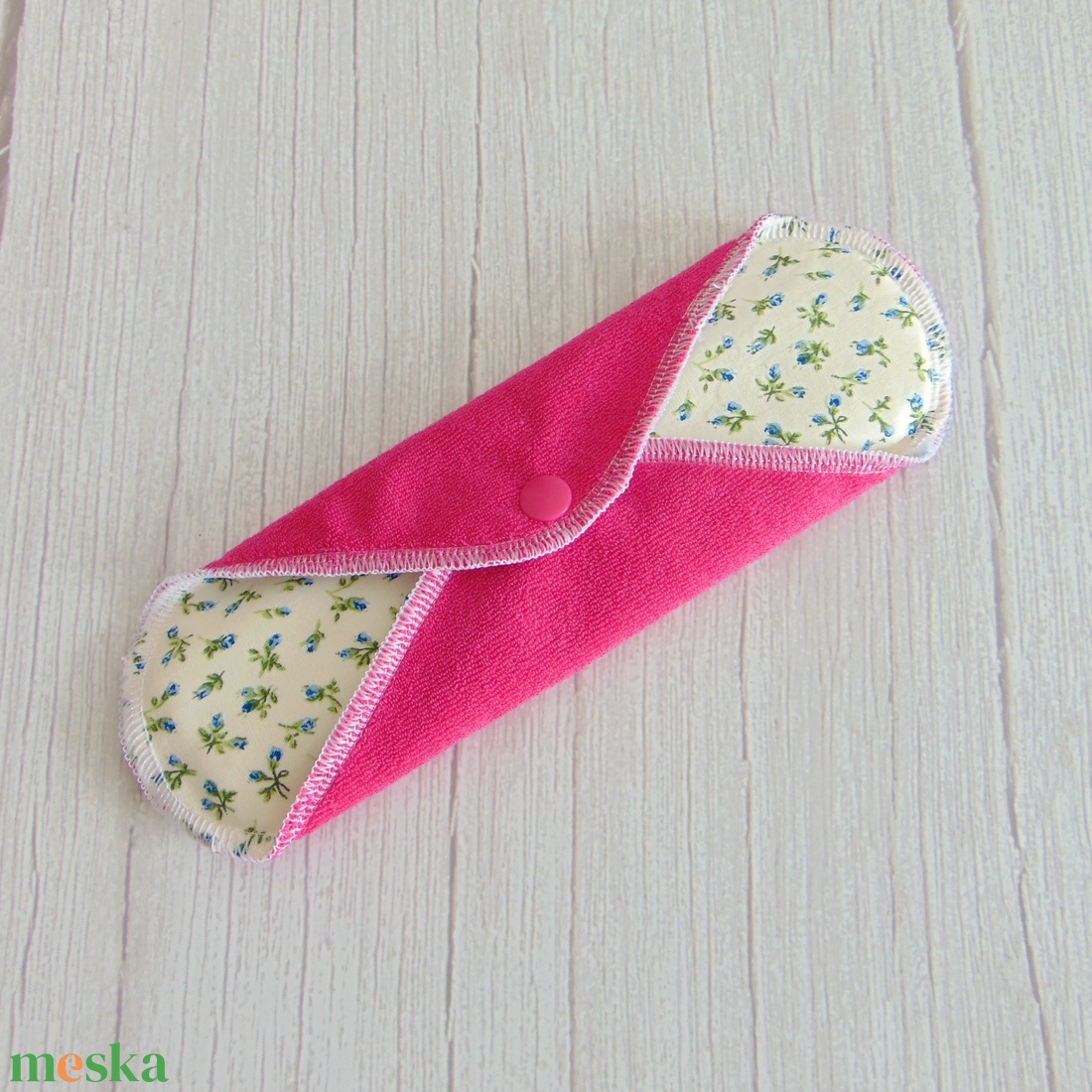 LARA mosható betét 23 cm / Pink frottír : apró kék rózsák - szépségápolás - intim higiénia - intimbetét - Meska.hu