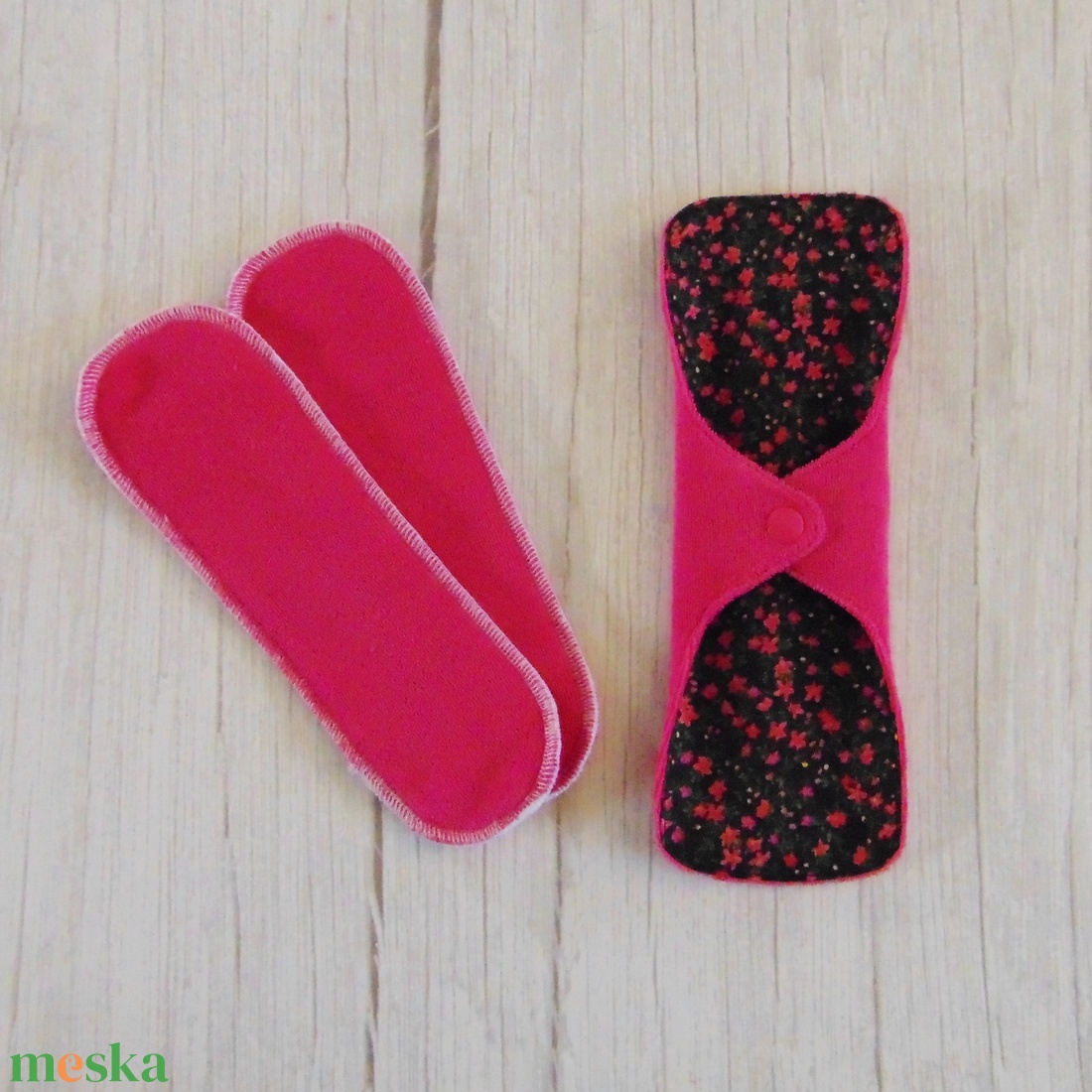 DANA D3 PLUS mosható betét 23,5 cm / apró rózsaszín virágok - fekete - szépségápolás - intim higiénia - intimbetét - Meska.hu