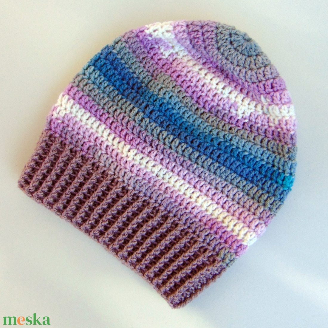 Lila-kék-szürke színű slouchy fazonú női sapka /  horgolt sapka  - ruha & divat - sál, sapka, kendő - sapka - Meska.hu