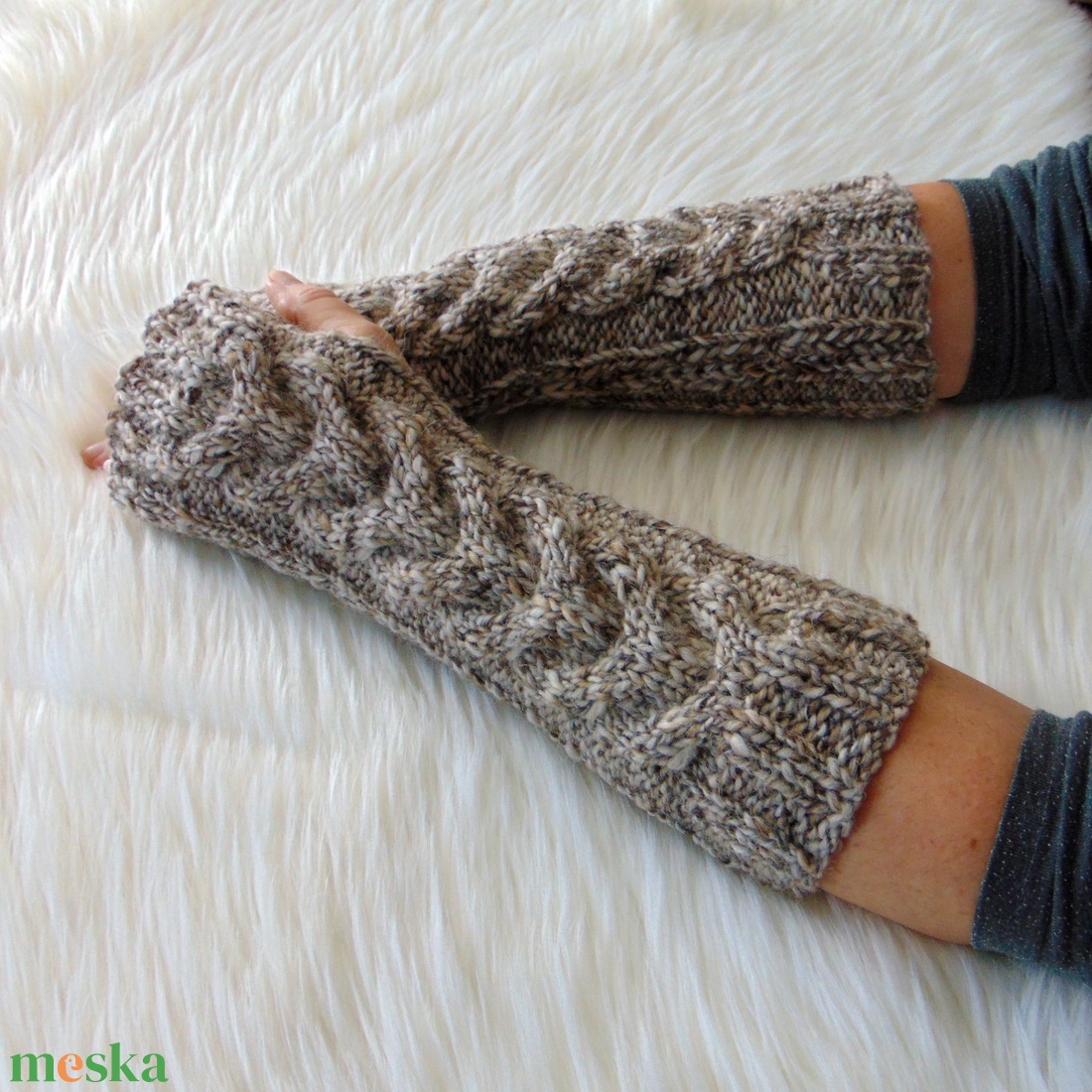 Bézs melír - karmelegítő S - M / csavart mintás, puha, meleg karmelegítő / ujjatlan kesztyű - ruha & divat - sál, sapka, kendő - kesztyű - Meska.hu