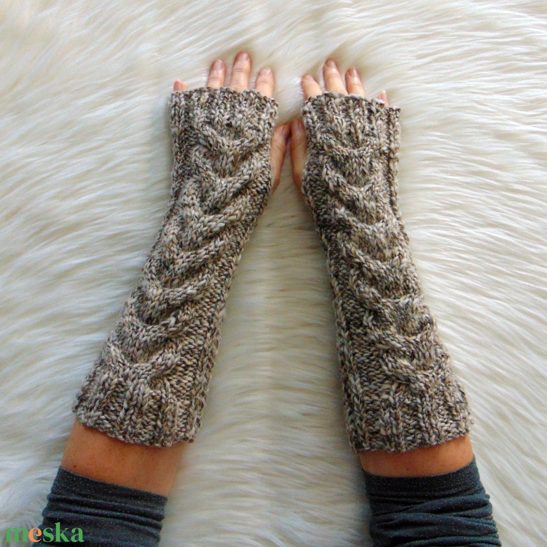 Bézs melír - karmelegítő S - M / csavart mintás, puha, meleg karmelegítő / ujjatlan kesztyű - ruha & divat - sál, sapka, kendő - kesztyű - Meska.hu