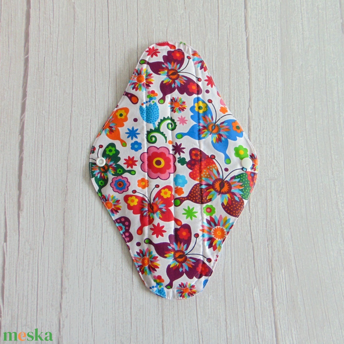 29 cm-es mosható női betét / színes lepkék és virágok - szépségápolás - intim higiénia - intimbetét - Meska.hu