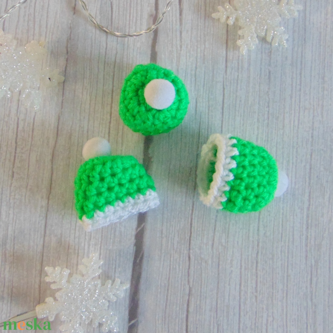 Karácsonyfadísz - horgolt sapka 3db/cs / világos zöld - karácsony - karácsonyi lakásdekoráció - karácsonyfadíszek - Meska.hu