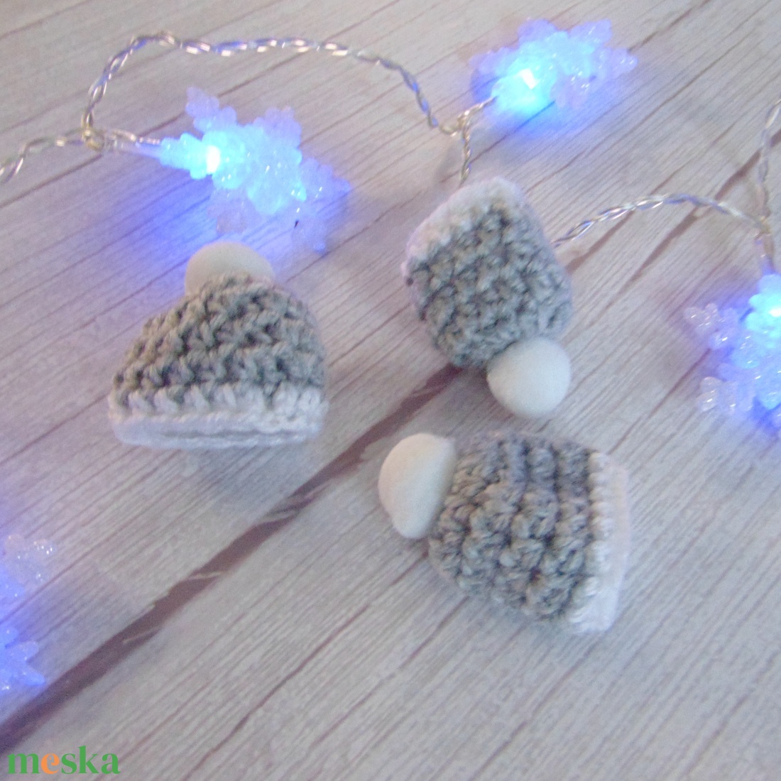 Karácsonyfadísz - horgolt sapka 3db/cs / szürke - karácsony - karácsonyi lakásdekoráció - karácsonyfadíszek - Meska.hu