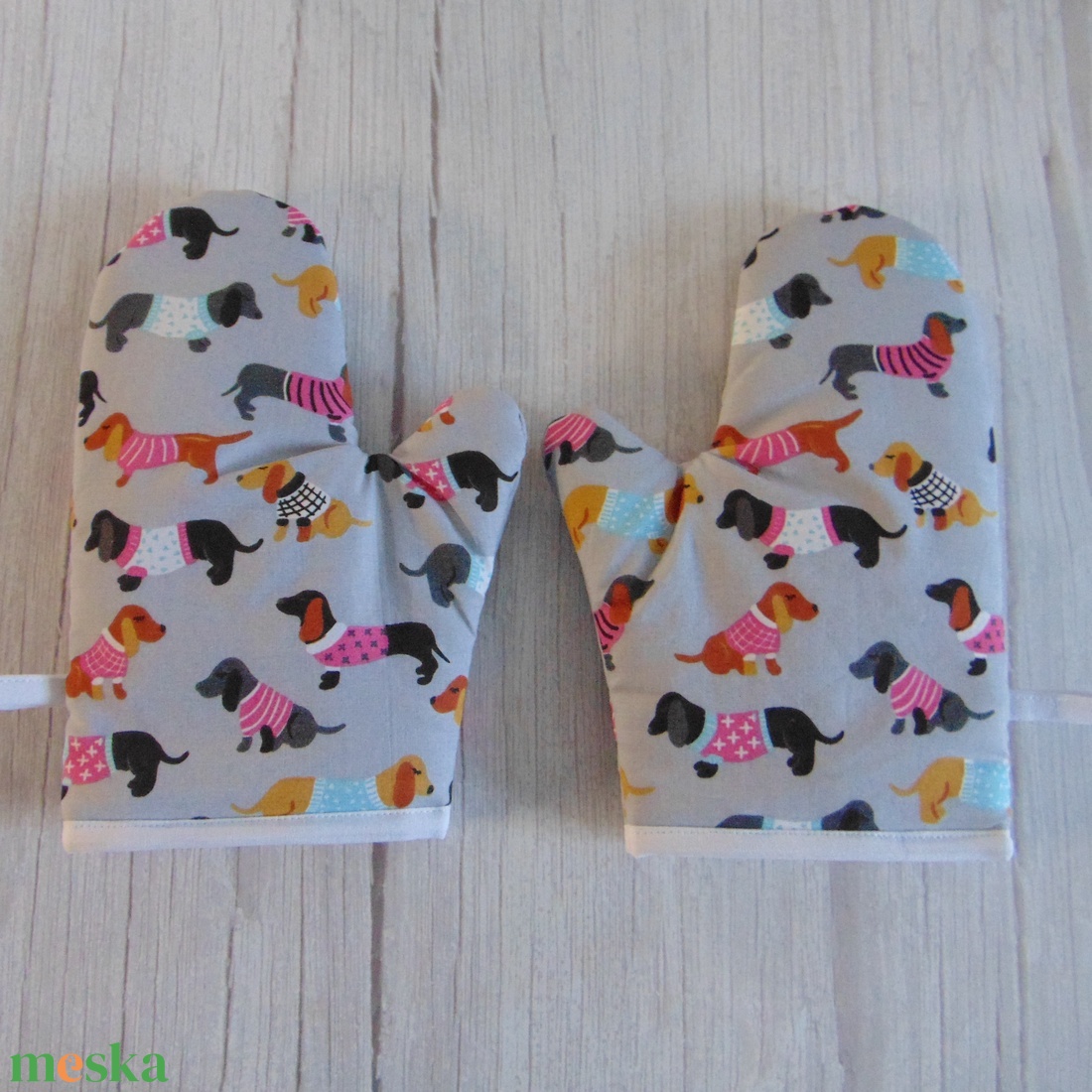 Edényfogó kesztyű / tacskó mintás - otthon & életmód - konyhafelszerelés, tálalás - konyhai textil - edényfogó & edényfedő - Meska.hu