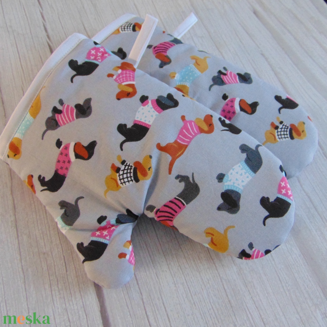 Edényfogó kesztyű / tacskó mintás - otthon & életmód - konyhafelszerelés, tálalás - konyhai textil - edényfogó & edényfedő - Meska.hu