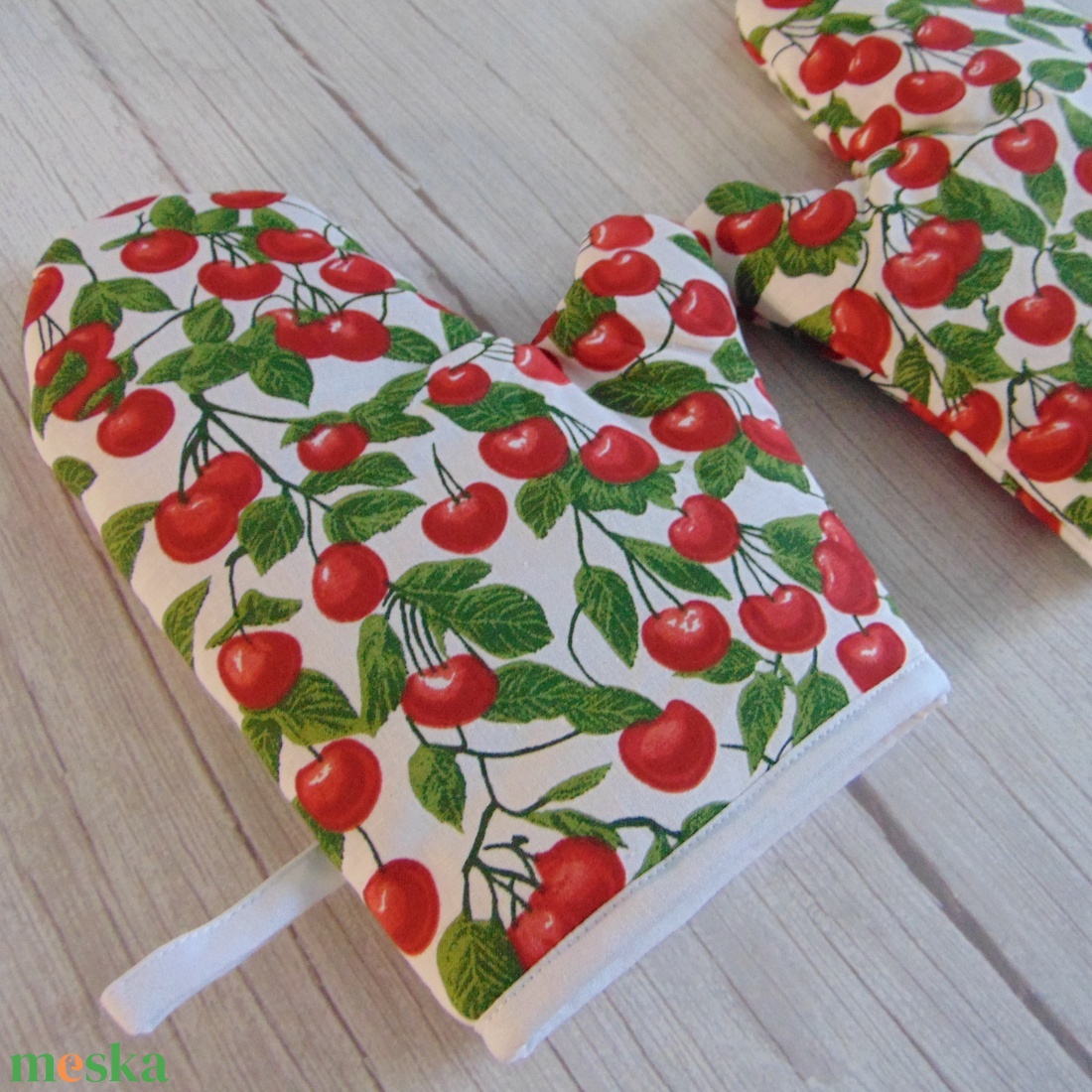 Edényfogó kesztyű / cseresznye mintás - otthon & életmód - konyhafelszerelés, tálalás - konyhai textil - edényfogó & edényfedő - Meska.hu