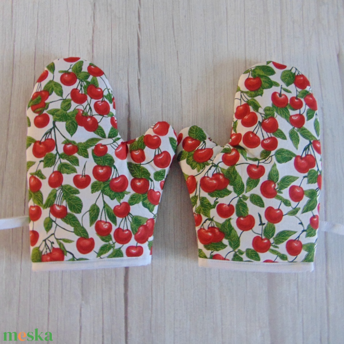 Edényfogó kesztyű / cseresznye mintás - otthon & életmód - konyhafelszerelés, tálalás - konyhai textil - edényfogó & edényfedő - Meska.hu