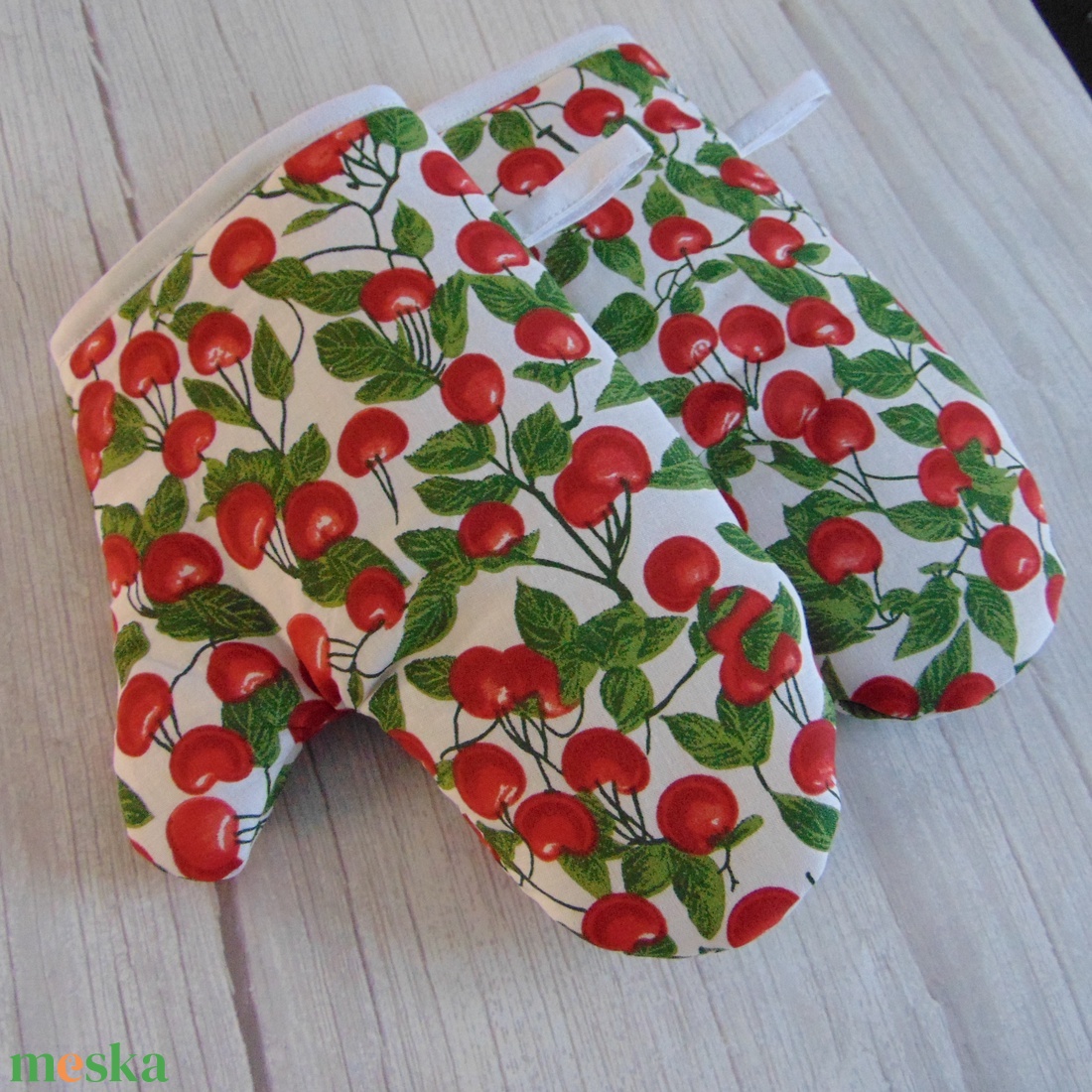 Edényfogó kesztyű / cseresznye mintás - otthon & életmód - konyhafelszerelés, tálalás - konyhai textil - edényfogó & edényfedő - Meska.hu