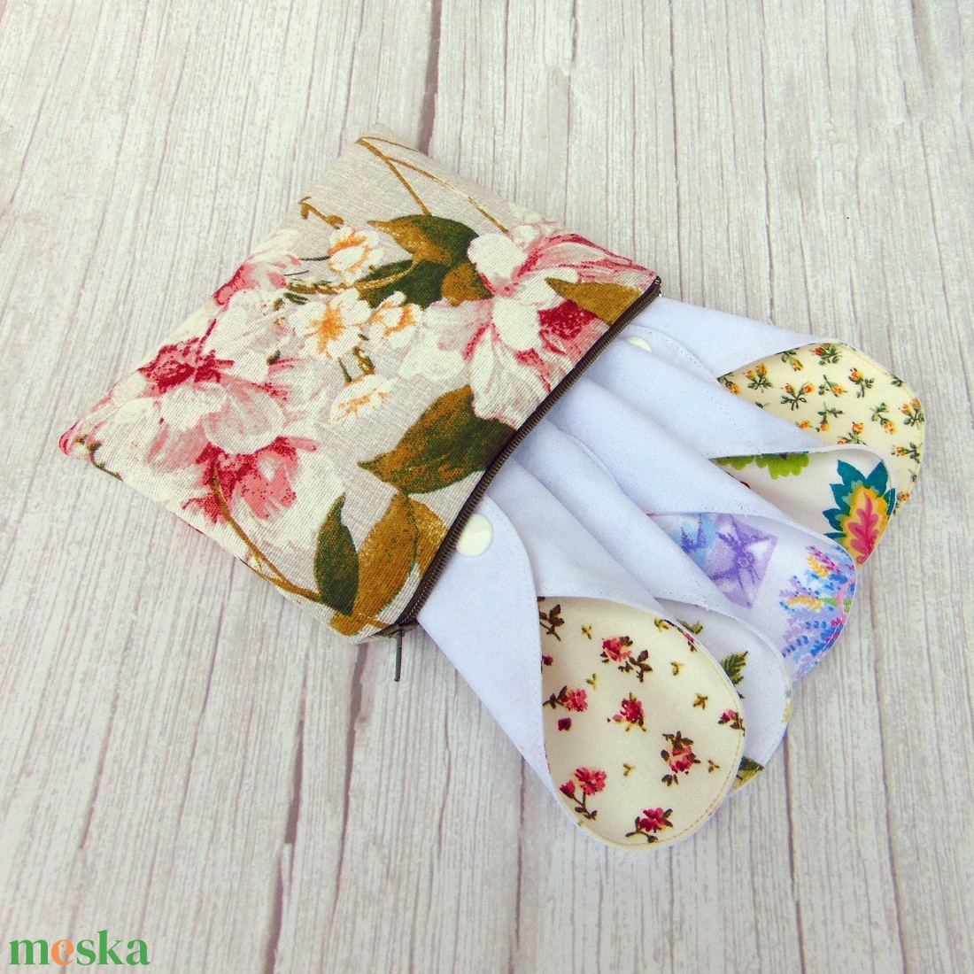 Tisztasági betét csomag (5 db betét+ 1 db tasak) / vegyes virág mintás  - szépségápolás - intim higiénia - tisztasági betét - Meska.hu