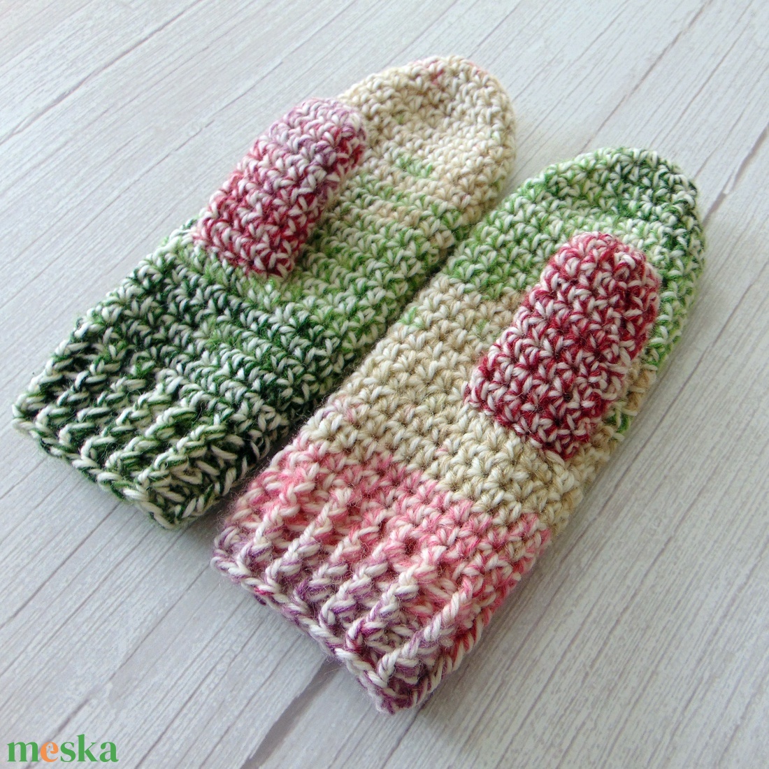 Zöld - bordó / horgolt egyujjas kesztyű. S-M méretű. / Színátmenetes, vastag, meleg és puha egyujjas kesztyű - ruha & divat - sál, sapka, kendő - kesztyű - Meska.hu