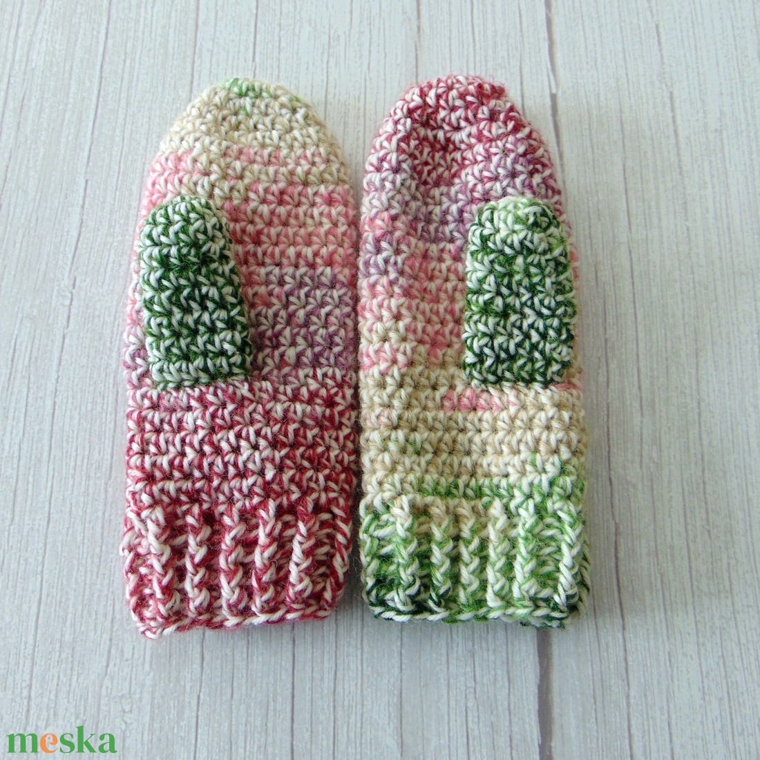 Bordó - zöld / horgolt egyujjas kesztyű. S-M méretű. / Színátmenetes, vastag, meleg és puha egyujjas kesztyű - ruha & divat - sál, sapka, kendő - kesztyű - Meska.hu