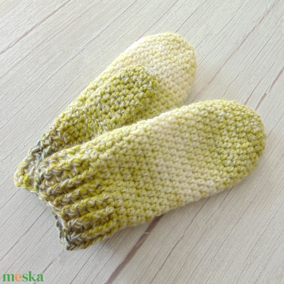 Zöld - fehér / horgolt egyujjas kesztyű. S-M méretű. / Színátmenetes, vastag, meleg és puha egyujjas kesztyű - ruha & divat - sál, sapka, kendő - kesztyű - Meska.hu