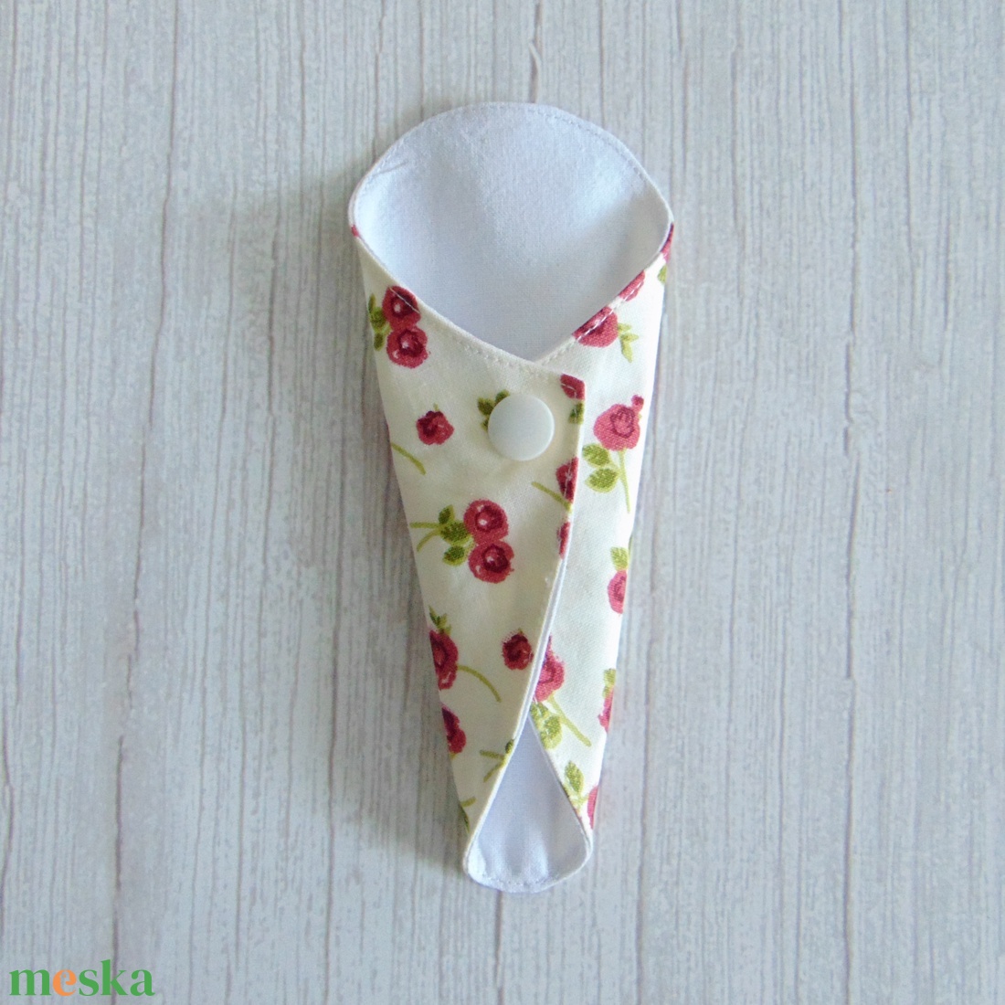 Mosható tanga tisztasági betét / ekrü - rózsák - szépségápolás - intim higiénia - tisztasági betét - Meska.hu