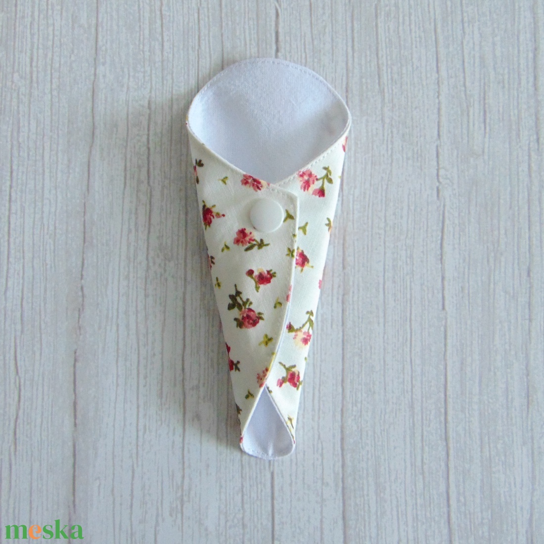 Mosható tanga tisztasági betét / apró rózsák - szépségápolás - intim higiénia - tisztasági betét - Meska.hu