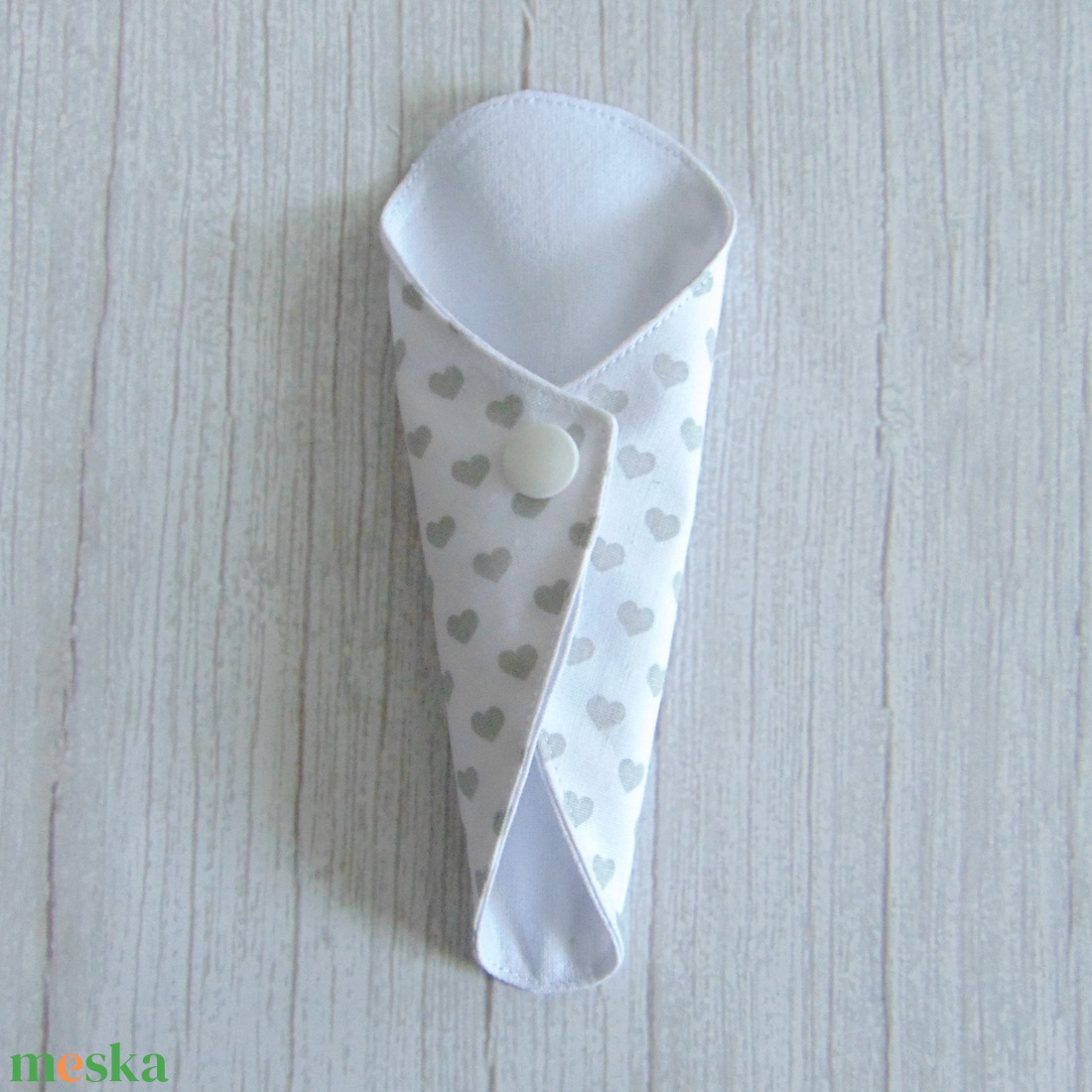 Mosható tanga tisztasági betét / fehér -szürke szívecskék - szépségápolás - intim higiénia - tisztasági betét - Meska.hu