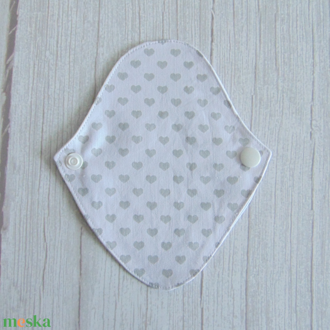Mosható tanga tisztasági betét / fehér -szürke szívecskék - szépségápolás - intim higiénia - tisztasági betét - Meska.hu