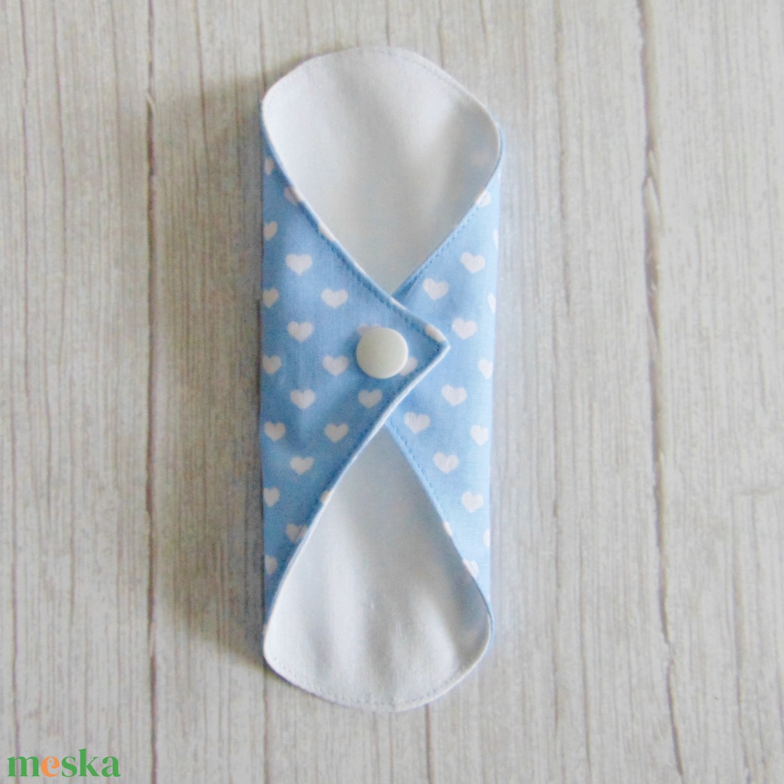 Sarah mosható tisztasági betét 17 cm / világoskék - fehér szívecske - szépségápolás - intim higiénia - tisztasági betét - Meska.hu