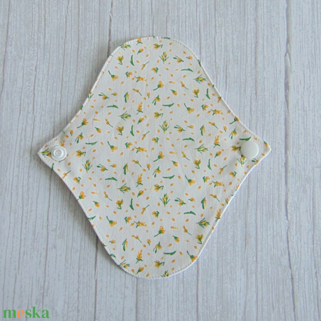 Sarah mosható tisztasági betét 17 cm / apró sárga virágok - szépségápolás - intim higiénia - tisztasági betét - Meska.hu