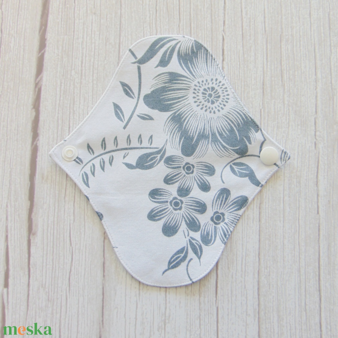 Sarah mosható tisztasági betét 17 cm / szürke virágok - szépségápolás - intim higiénia - tisztasági betét - Meska.hu