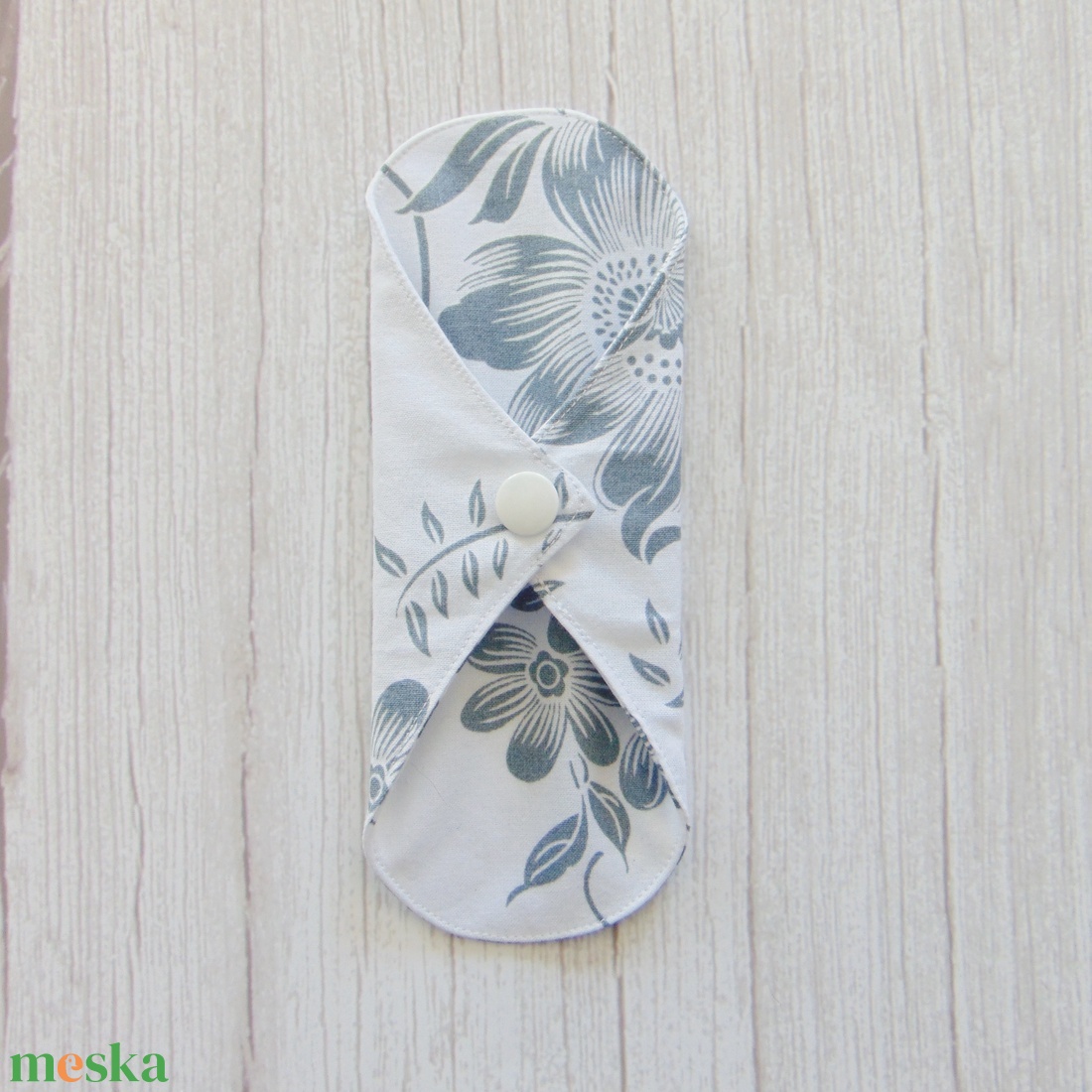 Sarah mosható tisztasági betét 17 cm / szürke virágok - szépségápolás - intim higiénia - tisztasági betét - Meska.hu