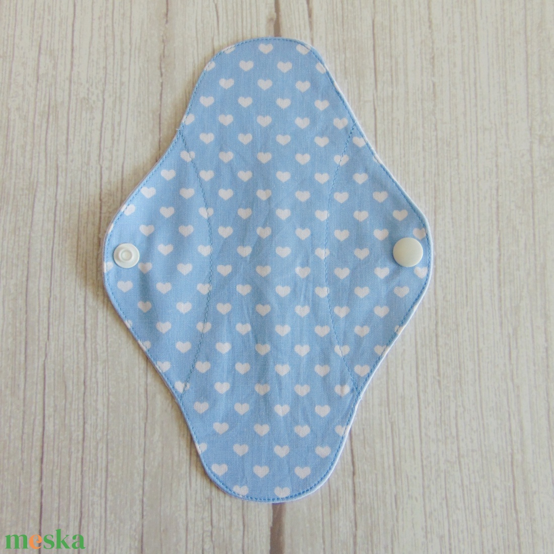 Lara tisztasági betét 19,5 cm / világoskék - fehér szívecske / mosható textil betét, mosható tisztasági betét, mosibetét - szépségápolás - intim higiénia - tisztasági betét - Meska.hu